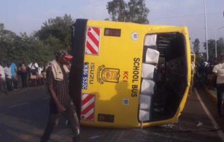 Thurgem Secondary School bus overturns along  Kisumu-Kakamega road
