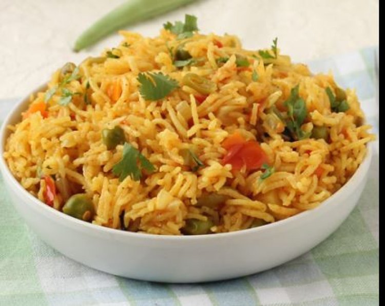 How To Prepare Fluffy And Colourful Vegetable Rice