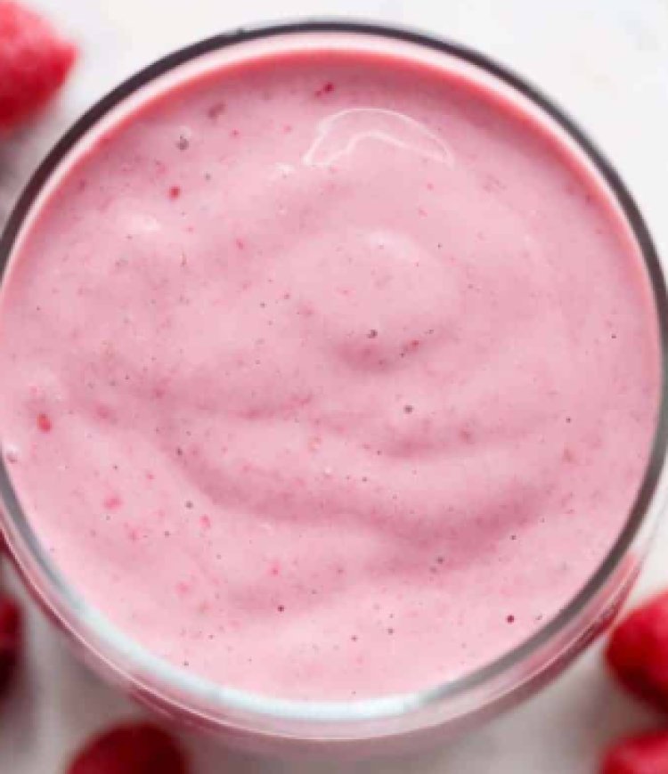 Strawberry-Raspberry Oatmeal Cheesecake Smoothie Recipe