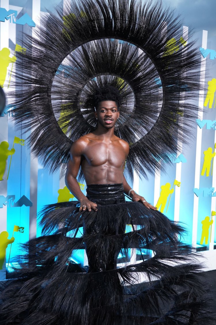 PHOTOS: How Celebrities Dressed for the MTV Video Music Awards 2022